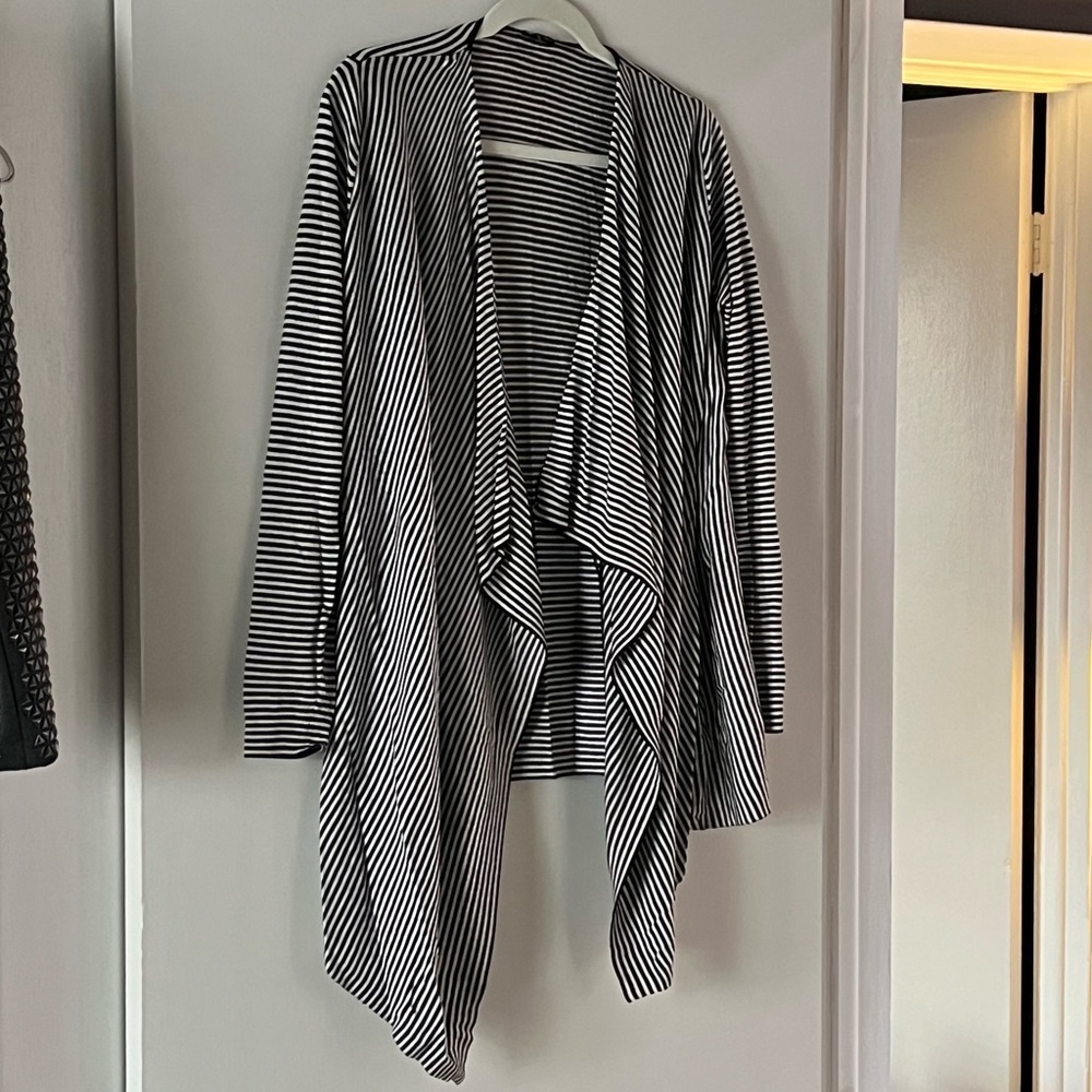 ANN TAYLOR Navy and White Striped Draped front knit Cardigan. Women’s medium.